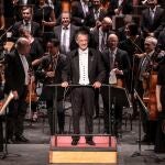 El maestro Miguel Ángel Gómez Martínez, al frente de la Orquesta de Valencia