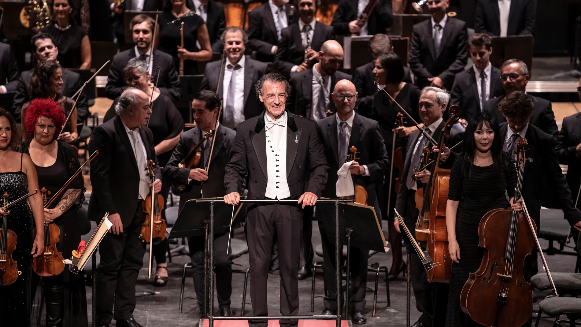 El maestro Miguel Ángel Gómez Martínez, al frente de la Orquesta de Valencia