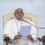 El Papa elogia la literatura, que ayuda a sobrellevar "la rabia o la decepción" frente a la "obsesión de las pantallas"