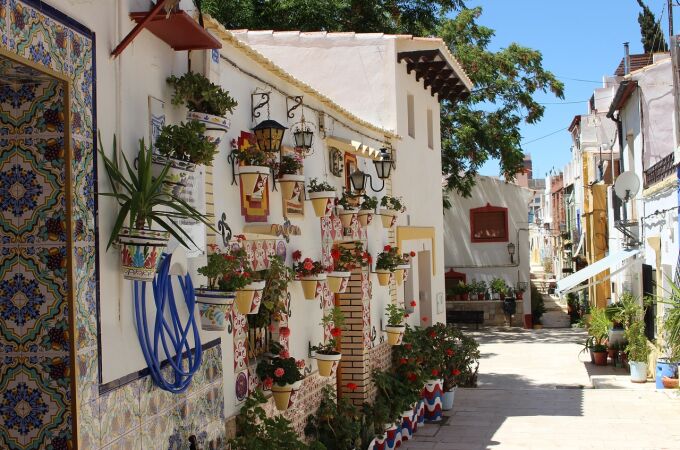 Imagen de un rincón del barrio de Santa Cruz de Alicante