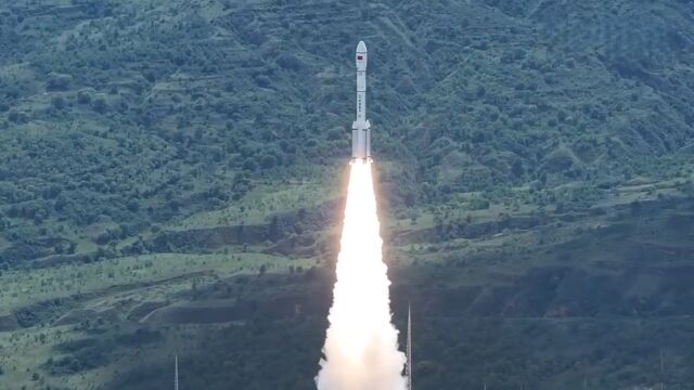China lanza los primeros satélites Qianfan que formarán la megaconstelación 'Mil Velas'.
