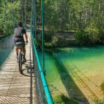 Imagen de un ciclista haciendo la ruta 'Montañas Vacías'