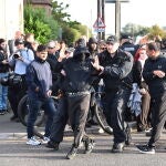 Reino Unido despliega a 6.000 policías ante la convocatoria de un centenar de manifestaciones frente a centros de inmigrantes