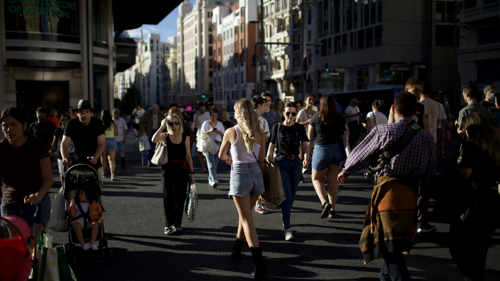 El centro de Madrid lleno de gente