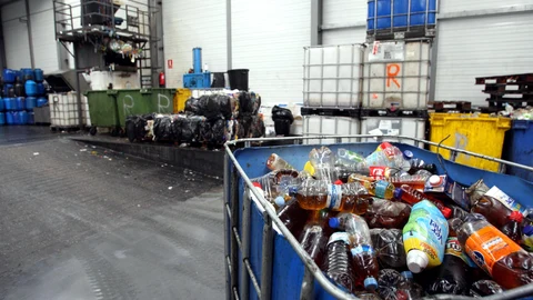 En 2023, el sistema de gestión de aceites industriales usados en España (Sigaus) gestionó 8.153 toneladas de este residuo en Castilla y León, procedentes de 4.800 establecimientos de diversa tipología