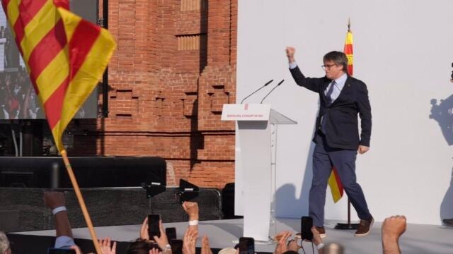 Puigdemont reaparece en Cataluña: "Aún estamos aquí"