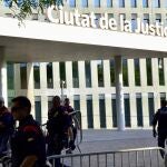 Dispositivo policial en la Ciutat de la Justícia en Barcelona ante la posible detención de Puigdemont 