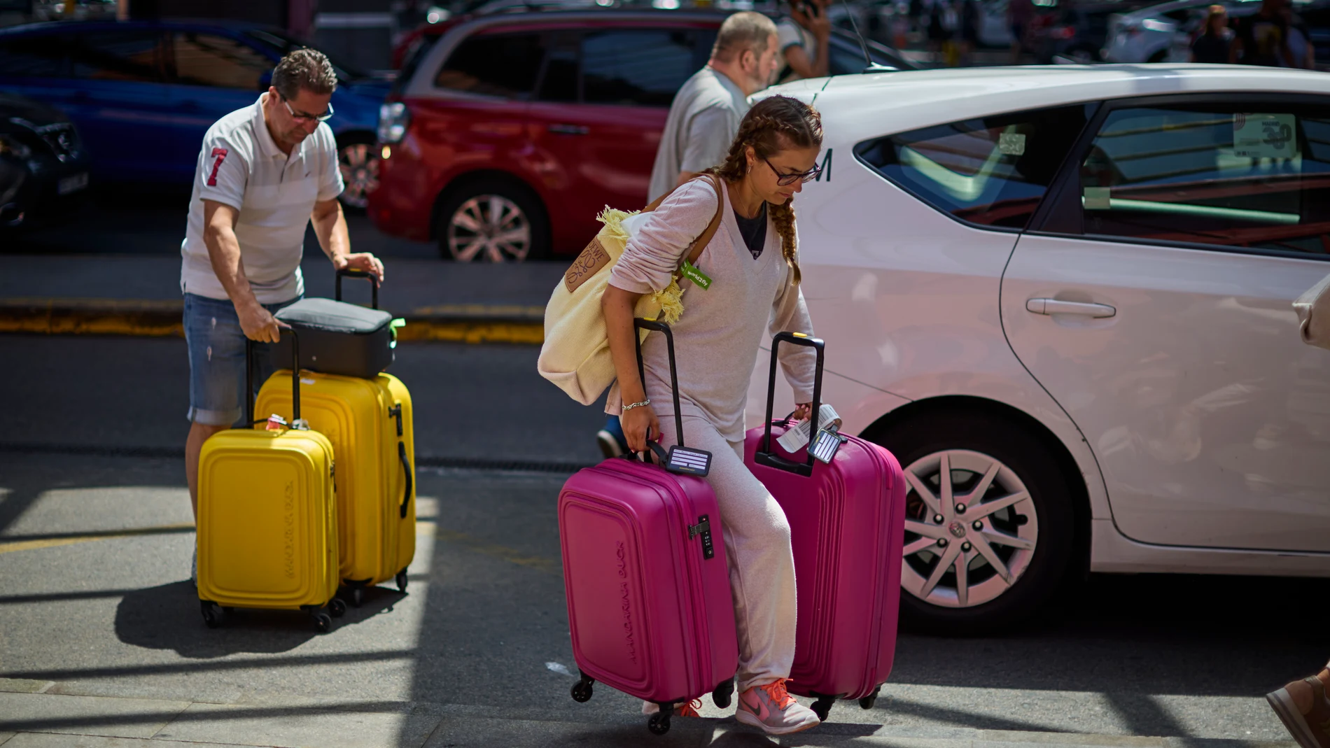 Ambiente de turistas y viajeros en la estación de Atocha - Almudena Grandes en Madrid. Hoy viernes en puertas al fin de semana de agosto se multiplican los desplazamientos de vacaciones este verano. © Alberto R. Roldán / Diario La Razón. 09 08 2024