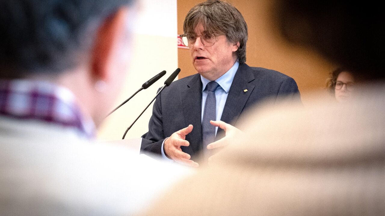 「恥ずかしくて顔が崩れませんか？」