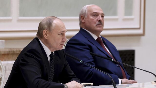 Alexander Lukashenko, en una imagen de archivo junto a su aliado ruso, Vladimir Putin