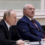 Alexander Lukashenko, en una imagen de archivo junto a su aliado ruso, Vladimir Putin