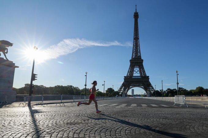 Francia.- Evacuada la Torre Eiffel antes de la clausura de los JJOO por la presencia de un escalador no autorizado