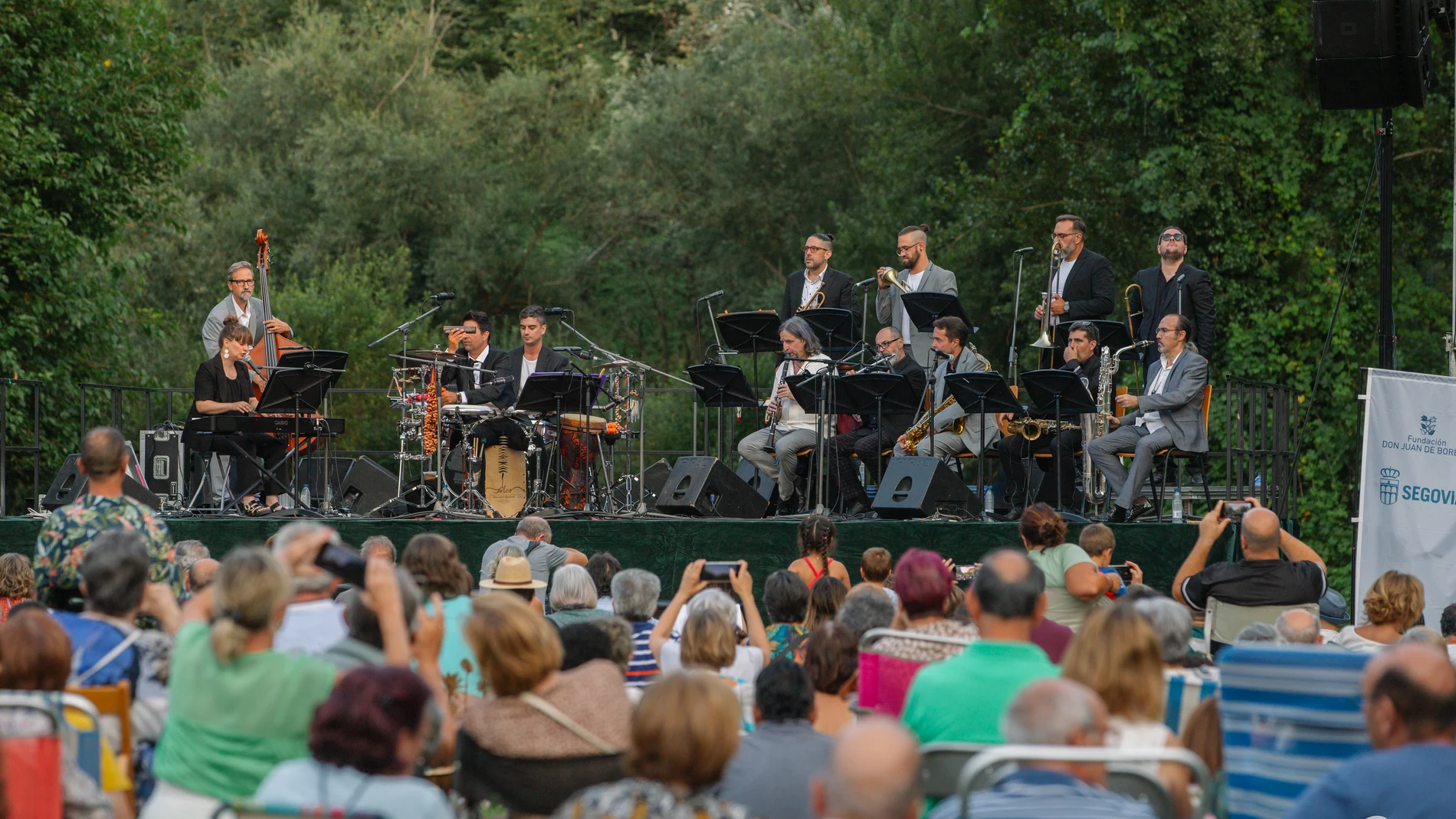Actuación del grupo de jazz Bruno Sonora junto al Alcázar de Segovia en el Museg
