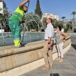 Murcia intensifica la campaña de prevención de la legionela con el clorado y desinfección de más de 100 fuentes y lagos