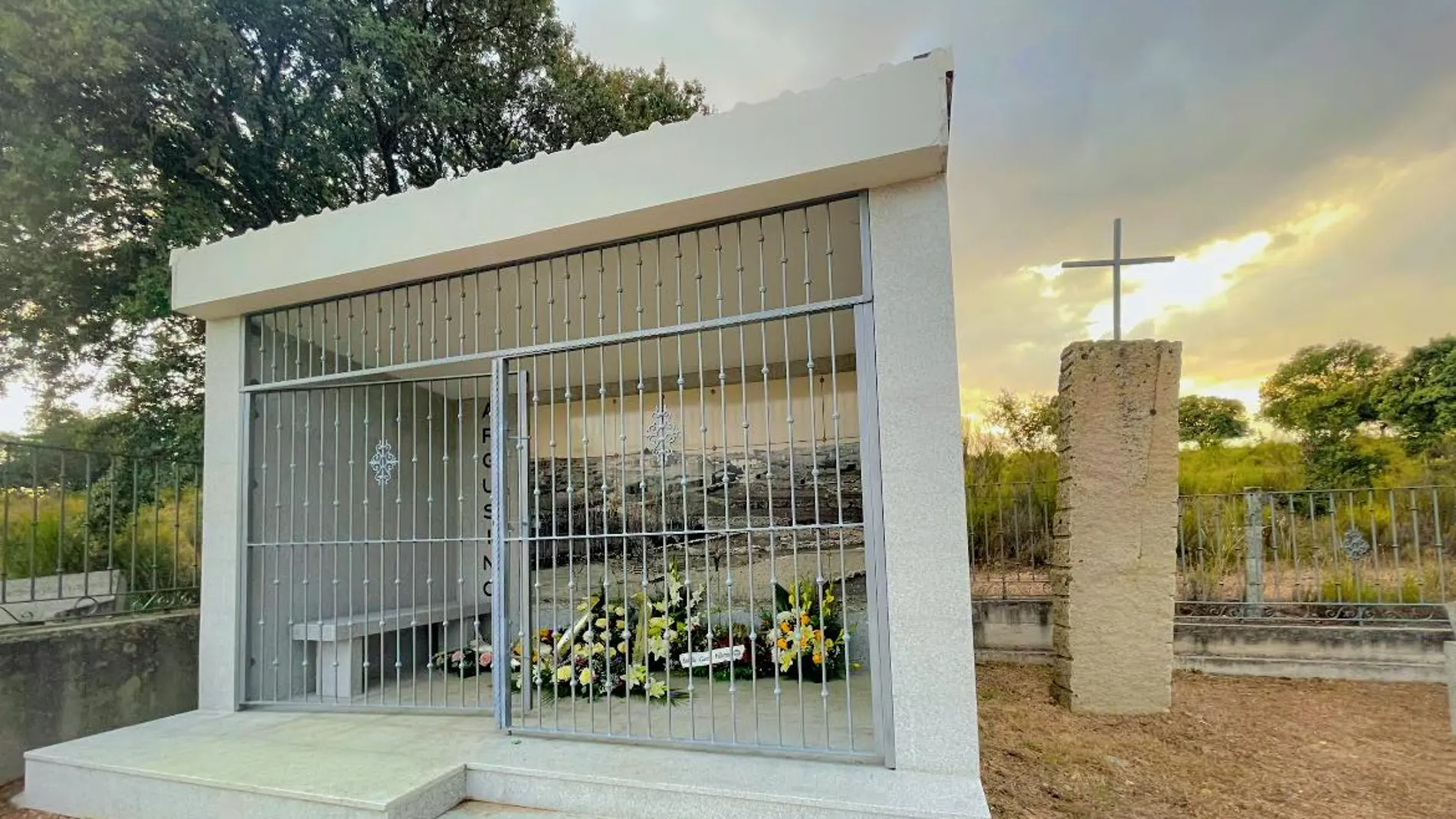 Imagen del cementerio de Argusino, el pueblo zamorano desaparecido hace medio siglo al construirse un embalse
