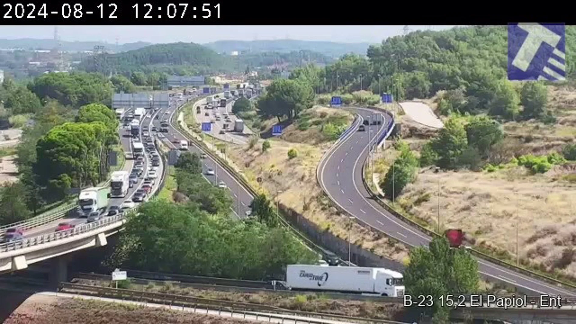 Más de 20 kilómetros de colas en la AP-7 tras un accidente múltiple en Subirats (Barcelona)