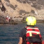 Sucesos.- Rescatan a un hombre de unas rocas en Cala Cortina con un corte en el pie