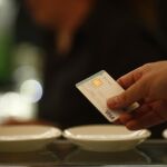 Economía/Finanzas.- Los pagos con tarjetas 'contactless' aumentaron un 15,6% en la segunda mitad de 2023