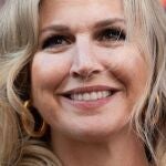 Máxima de Holanda repite el vestido ideal para mujeres mayores de 50 para recibir a los medallistas de los Juegos Olímpicos 2024