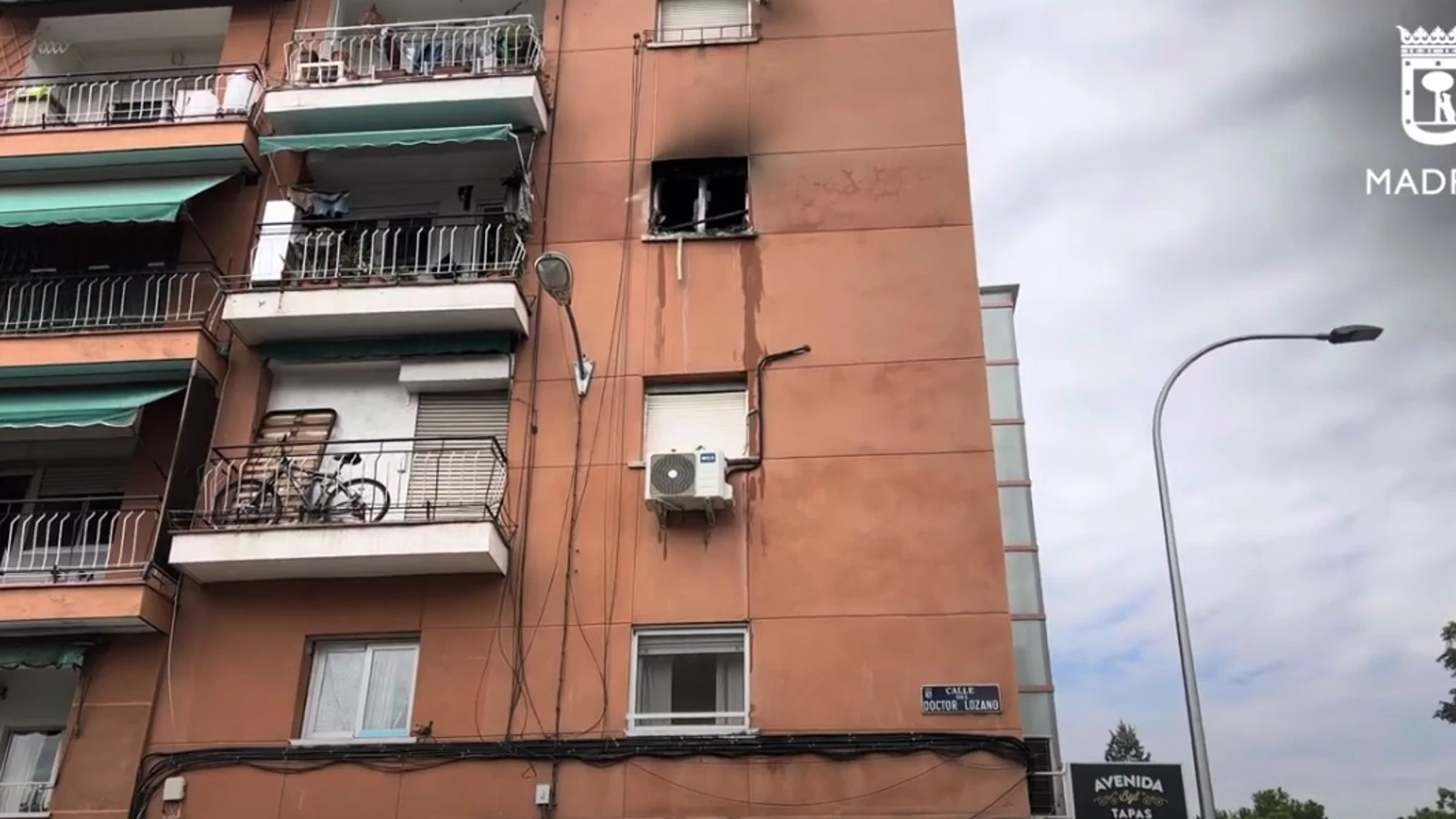 Herida grave una mujer en un importante incendio de una vivienda de Puente de VallecasEMERGENCIAS COMUNIDAD DE MADRID 13/08/2024