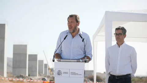 Félix Bolaños y Óscar Puente visitan las obras de la línea de alta velocidad de Almería