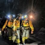 Efectivos de emergencias intervienen en el rescate de una mujer que se había caído en las pozas del río Alhárabe, en el término municipal de Moratalla (Murcia)