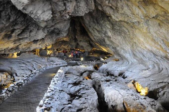 Cueva de las Ventanas: una de las cavidades adaptadas al turismo más importantes de la península ibérica