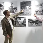 El presidente en funciones de la Diputación de Zamora y diputado de Cultura, Educación y Turismo, Víctor López, y el vicepresidente segundo y diputado provincial por Sanabria-La Carballeda, Ramiro Silva, asisten a la Inauguración de la Exposición Fotográfica del Museo de la Memoria de Ribadelago.