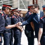 El presidente de la Generalitat, Salvador Illa, la sede central de los Mossos d'Esquadra.