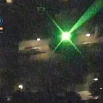 Tres personas encaran multa de hasta 600.000€ por apuntar por un láser a un helicóptero de la Policía en Madrid