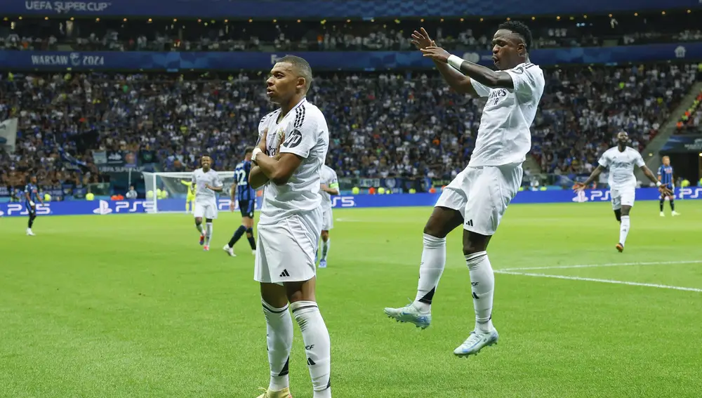Vinicius celebró con Mbappé el primer gol del francés en el Real Madrid