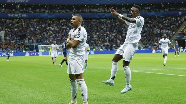 Vinicius celebró con Mbappé el primer gol del francés en el Real Madrid