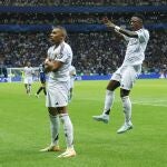 Vinicius celebró con Mbappé el primer gol del francés en el Real Madrid