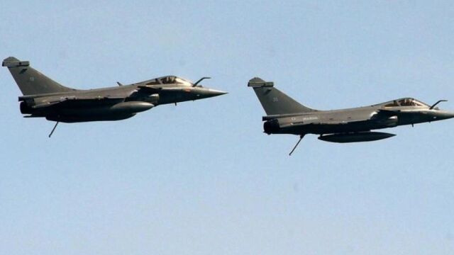 Dos cazas Rafale de Francia