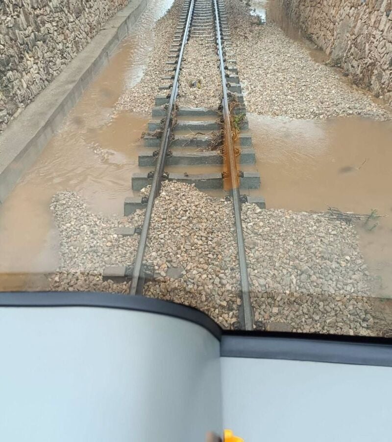 Vía del tren inundada en Manacor
