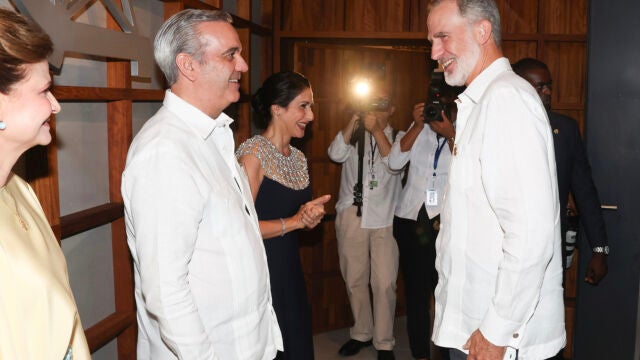Felipe VI se reúne con Abinader antes de la investidura