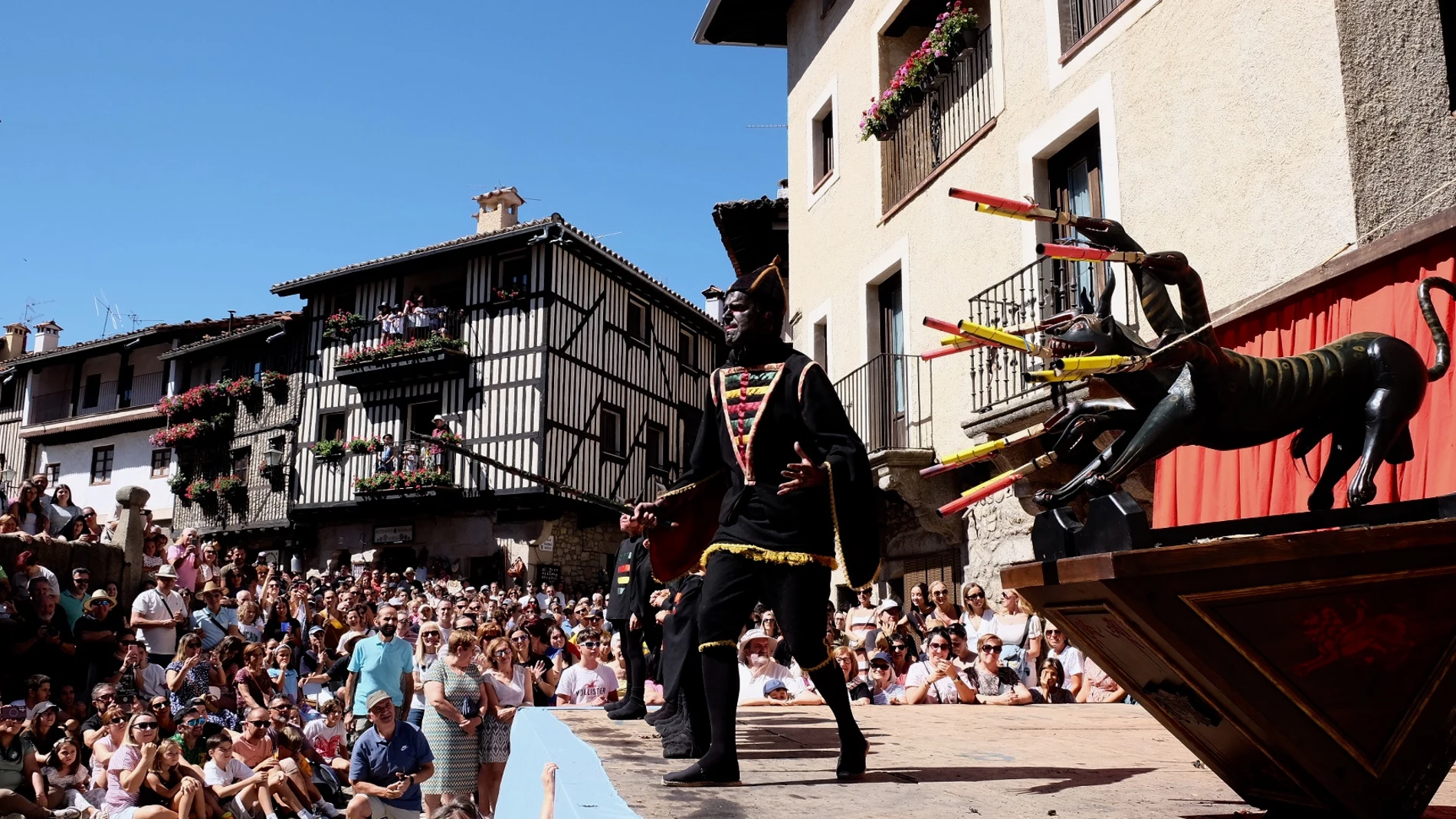 La Alberca (Salamanca) bulle con la tradicional representación de La Loa