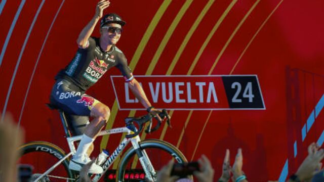 Roglic, solo en el escenario 
