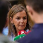 La vicesecretaria de organización del PP, Carmen Fúnez, a las puertas de la sede nacional del partido. 