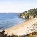 Ocho años sin bañarse: las razones detrás del cierre de la Playa de Ber en Pontedeume