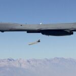 Imagen de un misil JASSM lanzado desde un avión B-1B. 