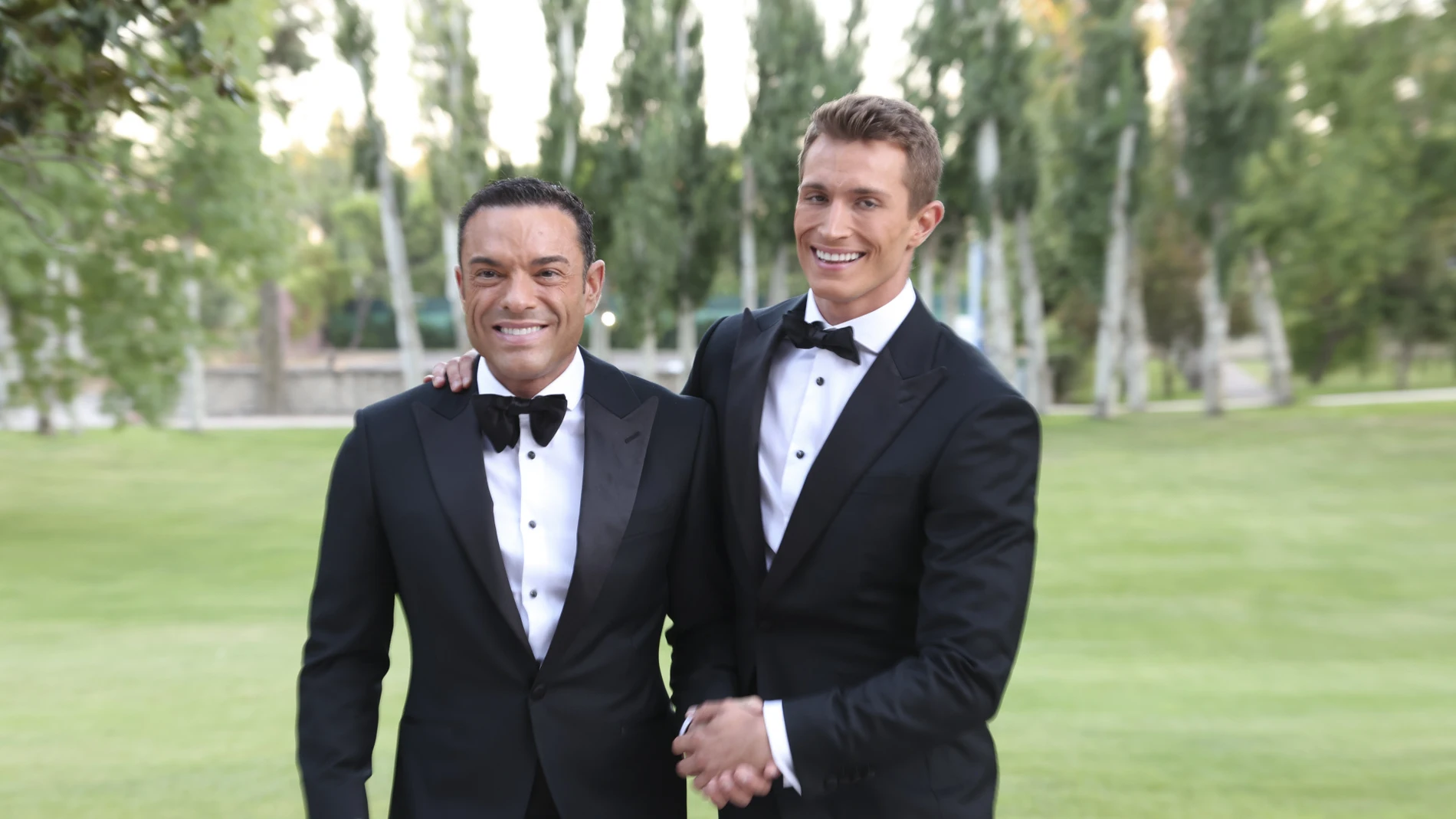 Hugo Fuertes Mariachis, bengalas y más sorpresas en la boda de Antonio Rossi y Hugo ...