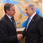 Antony Blinken, junto al primer ministro israelí, Benjamin Netanyahu