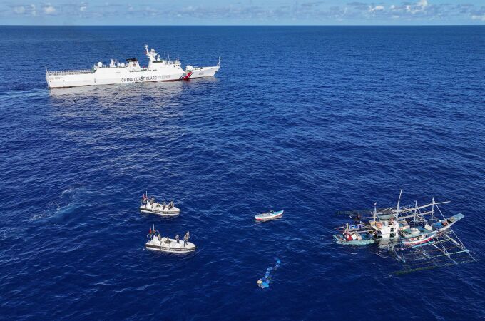 Pekín acusa a Manila de "chocar deliberadamente" un barco filipino con uno chino