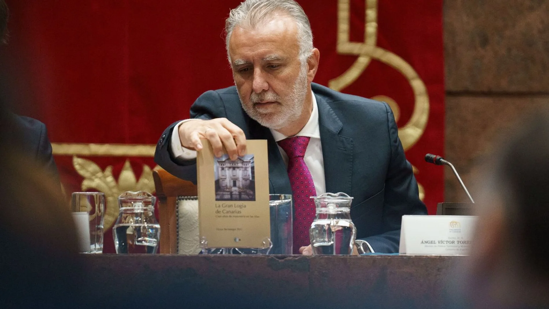 El ministro de Política Territorial y Memoria Democrática, Ángel Víctor Torres, en la presentación de un libro sobre la masonería