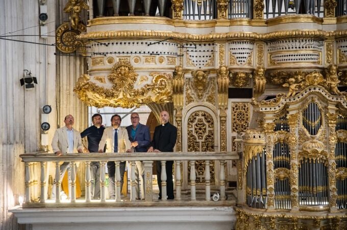 En los últimos meses ha sido retirada la parte superior del gran andamio que se instaló para la restauración de la caja del órgano que lo ha recubierto casi dos años