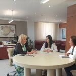 La consejera Leticia García mantiene una reunión con la presidenta de ATA en la Comunidad, Leticia Mingueza