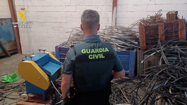 Imagen del cableado intervenido en la operación. GUARDIA CIVIL