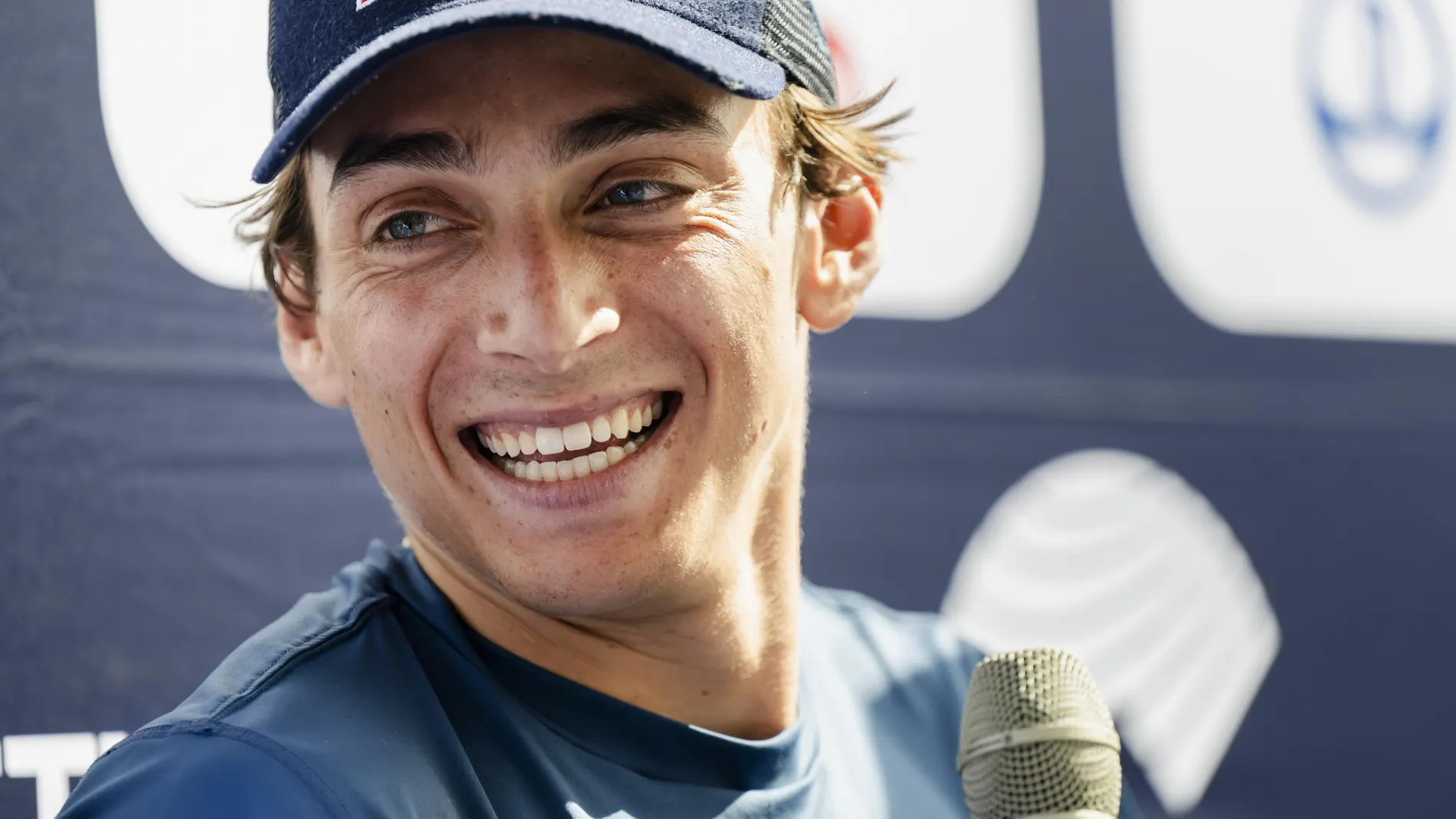 Armand Duplantis ha fijado el récord del mundo de salto con pértiga en 6,29