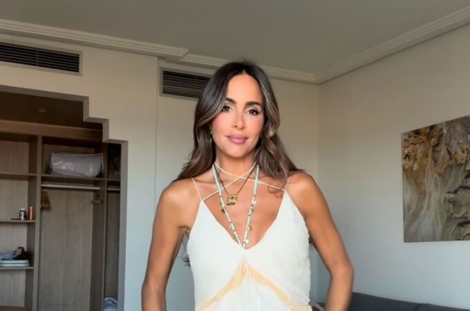 Rocío Osorno con vestido midi de Zara